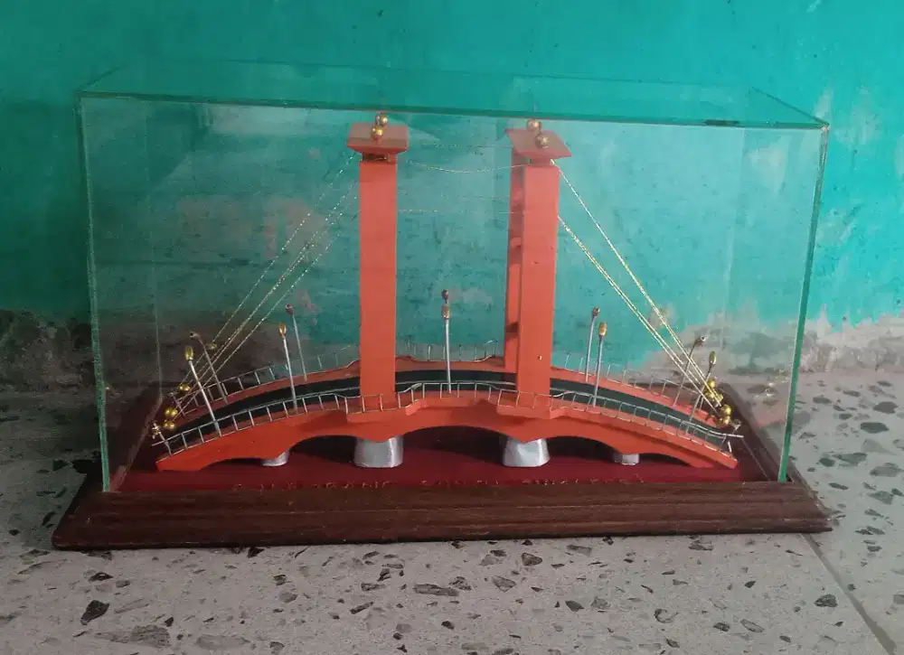 Miniatur Jembatan Ampera