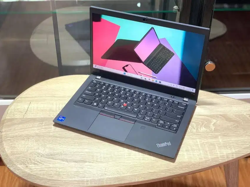 Lenovo Thinkpad P14s Intel Core i7-1185G7 ~3.0GHz RAM 16GB Dual Grafis