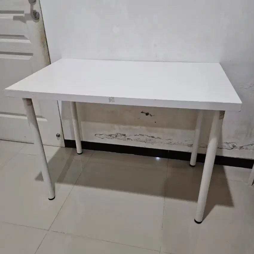 Meja Belajar Putih minimalis