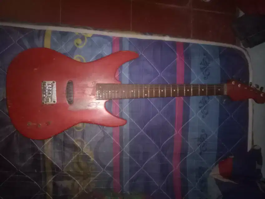 Gitar listrik se adanya