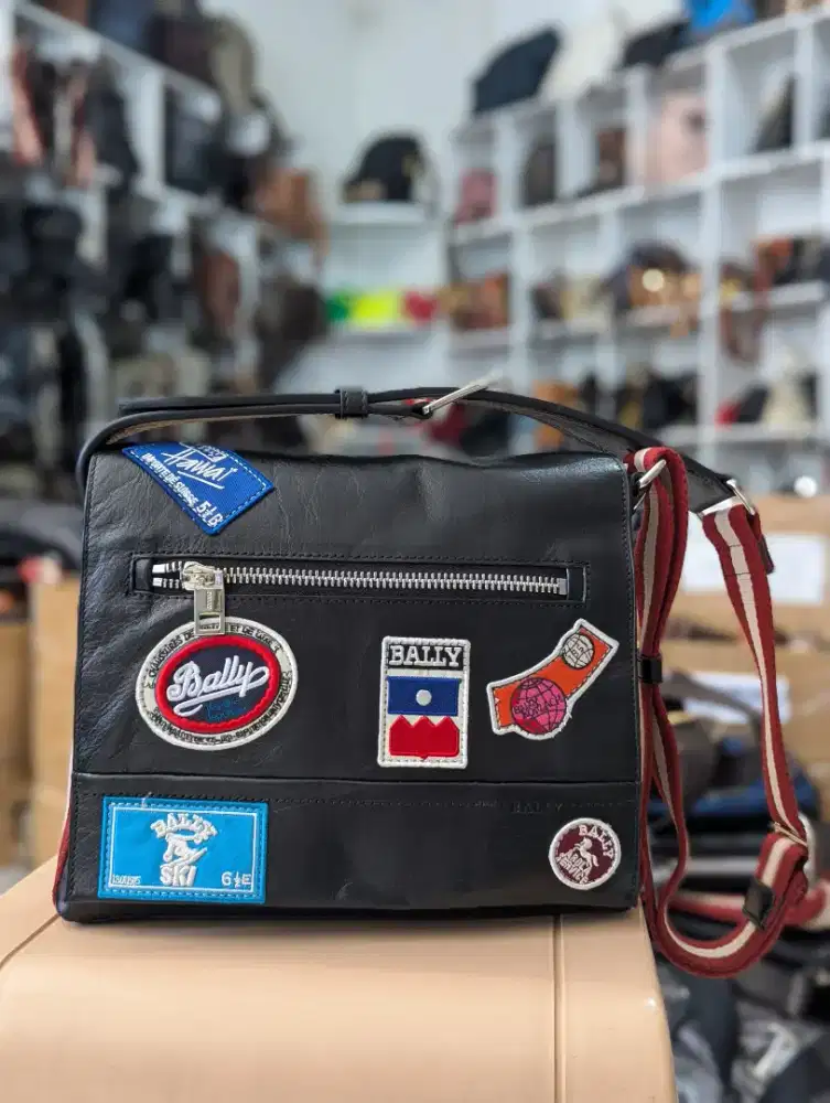 Tas Sling bag Brand Bally