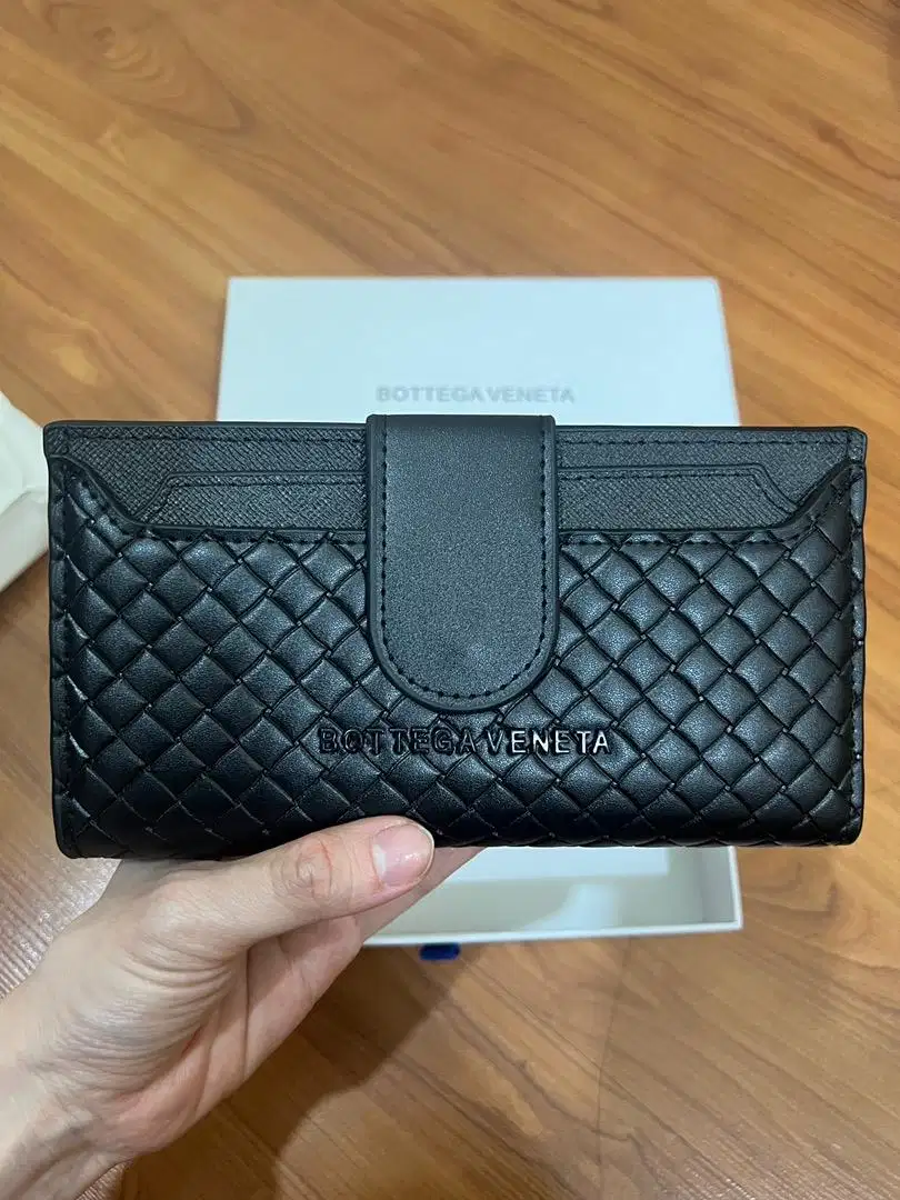 Dompet hitam wanita