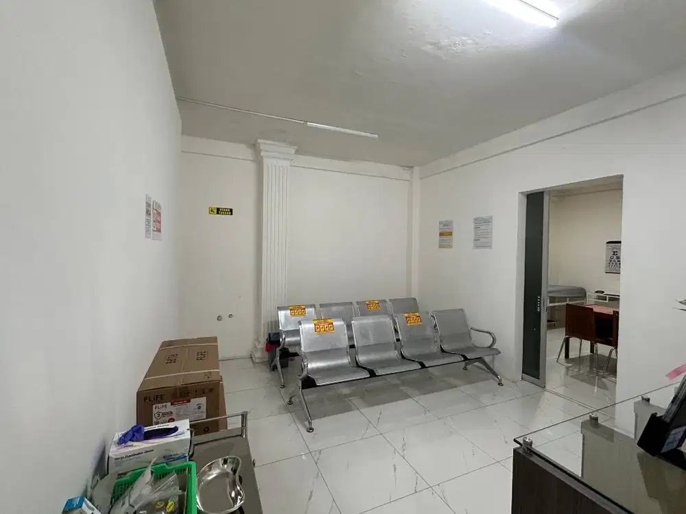 Disewakan BU Ruang Komersial Kemanggisan Raya Parkir mobil