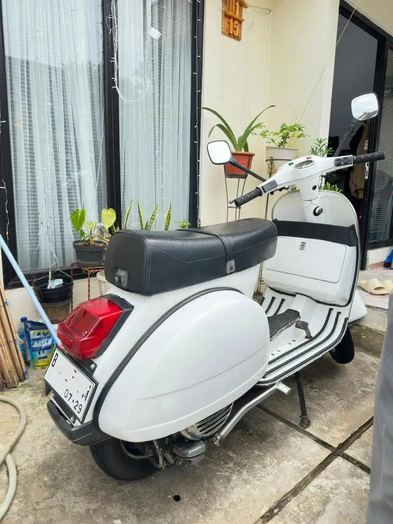 Jual Santai Motor Vespa Classic PX150