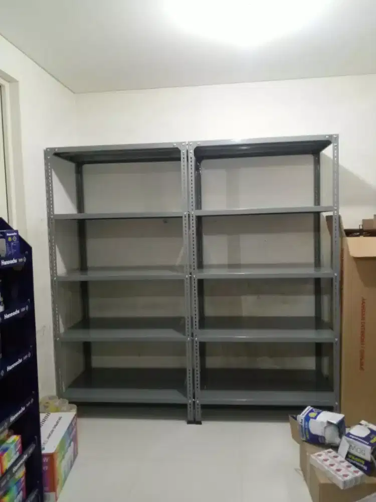 Rak besi siku lobang