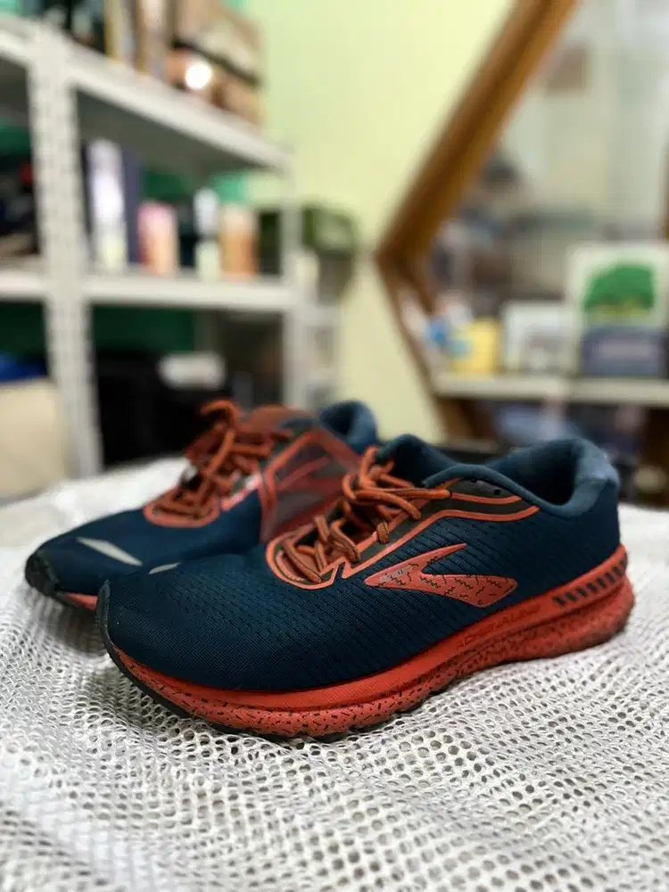 Sepatu Brooks Adrenaline GTS 20 ori size 44.5