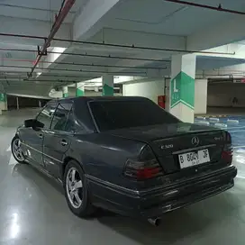 Mercedes-Benz Boxer W124 300E '87 M/T