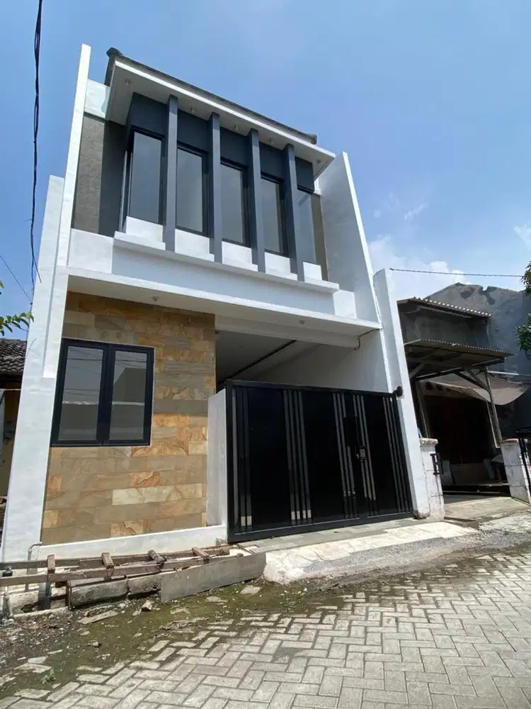 DIJUAL RUMAH KOS 2.5 LANTAI BANGUNAN BARU DEKAT KAWASAN INDUSTRI