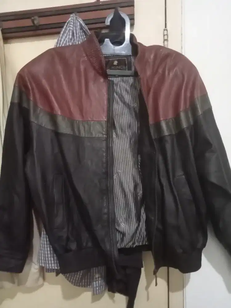 Di jual 1 jaket kulit ukuran 52 merk C-Prince