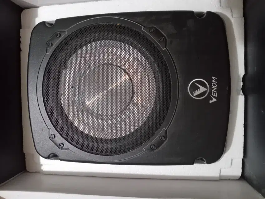 VENOM SUB WOOFER & MID RANGE LIKE NEW TERAWAT