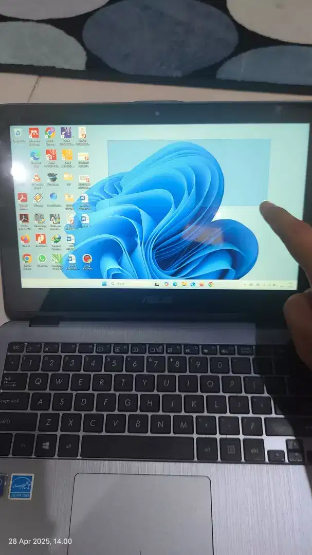 Notebook Asus Vivobook 12 inch TP203mah mint condition