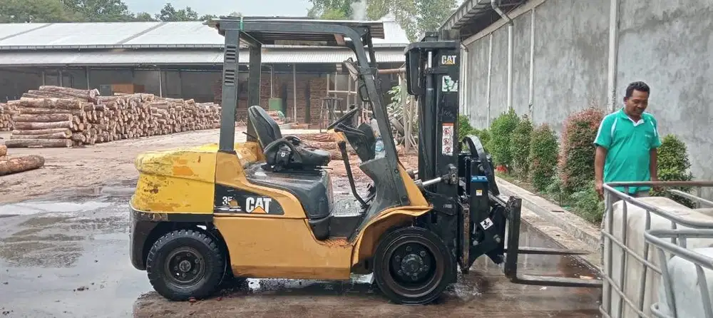 Forklift 3.5 Ton Caterpilar 2013