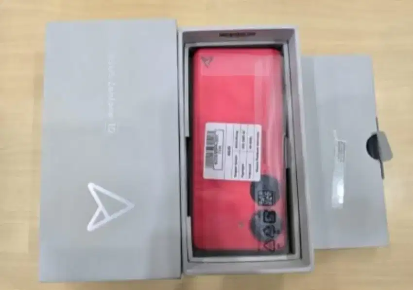 Asus Zenfone 10 8/128 GB Kondisi Masih Seperti Baru