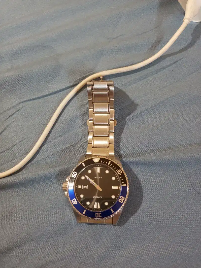 BU Dijual cepat jam casio  stenliss stell baru pake 3 bulan