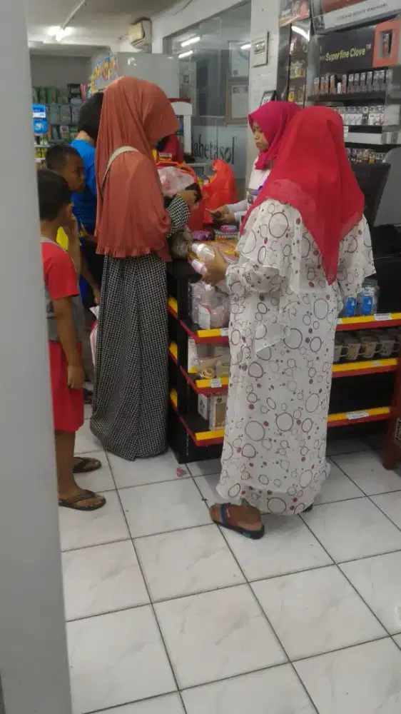 Di butuhkan segara karyawan magang untuk toko