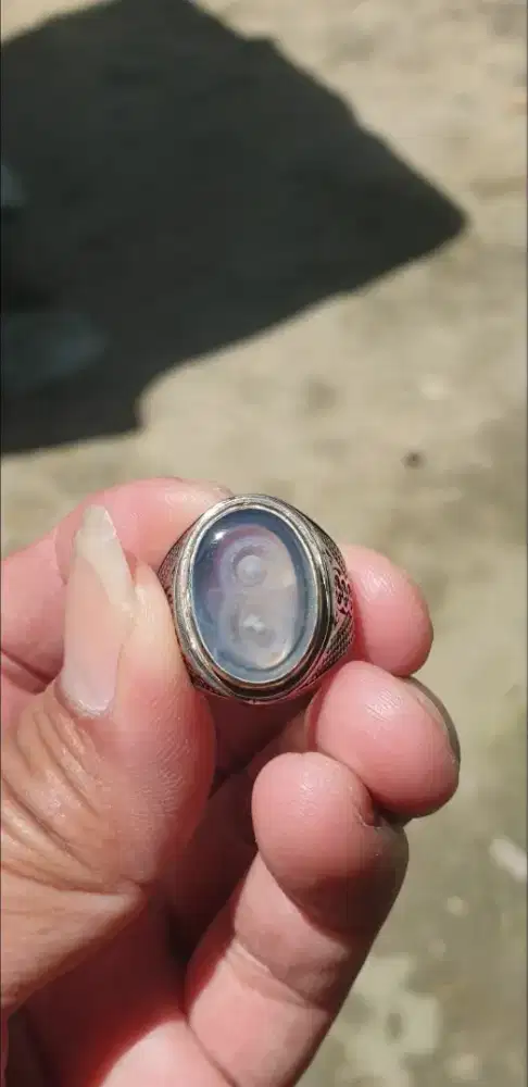 Cincin batu Motif angka 8 bergiwang