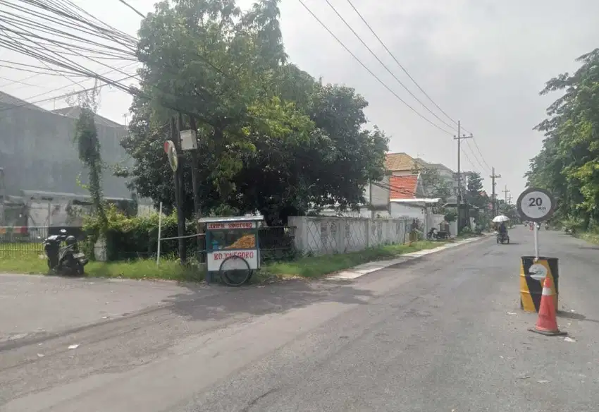 Jual Tanah Raya Manyar. Langka cocok utk rumah mewah Kantor Investasi