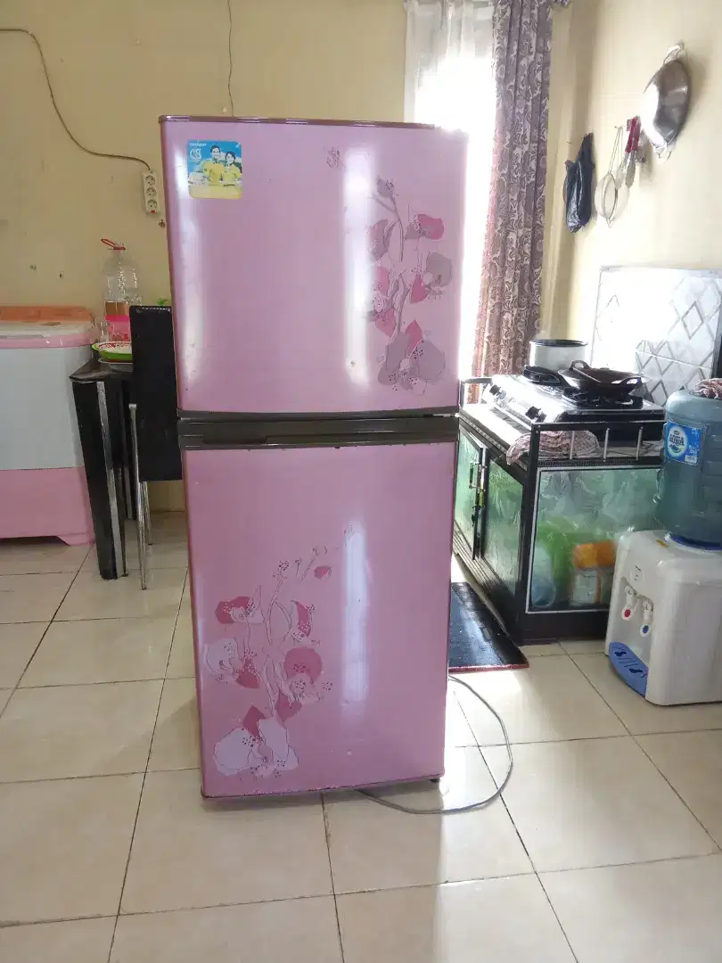 Kulkas merk sharp 2 pintu