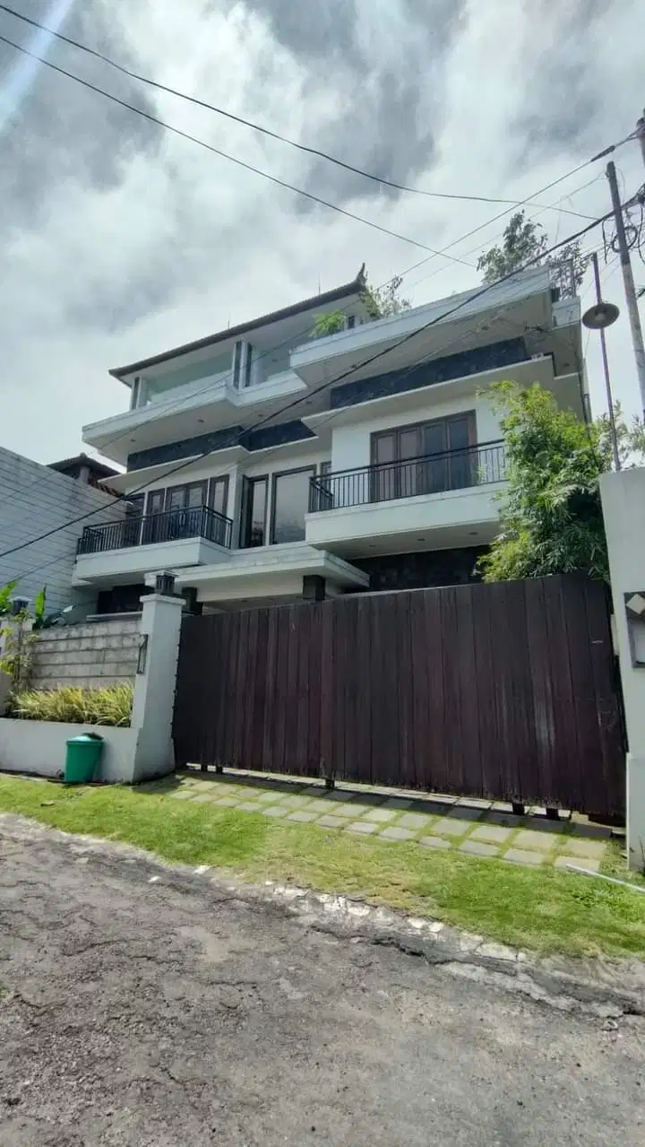 Dijual villa lantai 2 view laut dan tol lokasi jimbaran