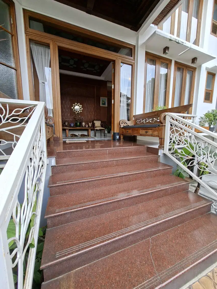 DIJUAL Rumah Split Level + Pool di Sektor 9  Jl. Titihan  9 Bi