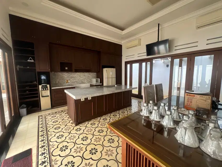 LXMMT0072 Dijual Rumah Mewah Lokasi Pinggir Jalan Area Menteng