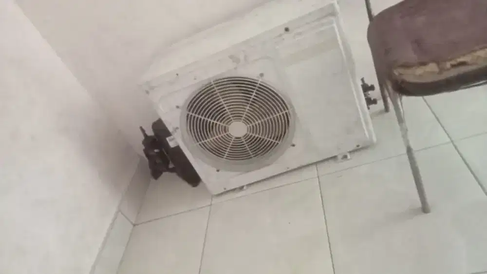 Terima AC bekas atau rusak