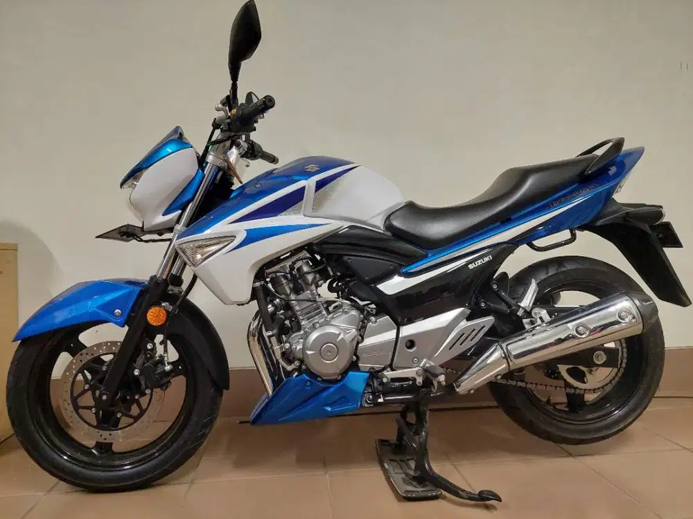 Suzuki Inazuma GW 250 Biru Putih Low KM
