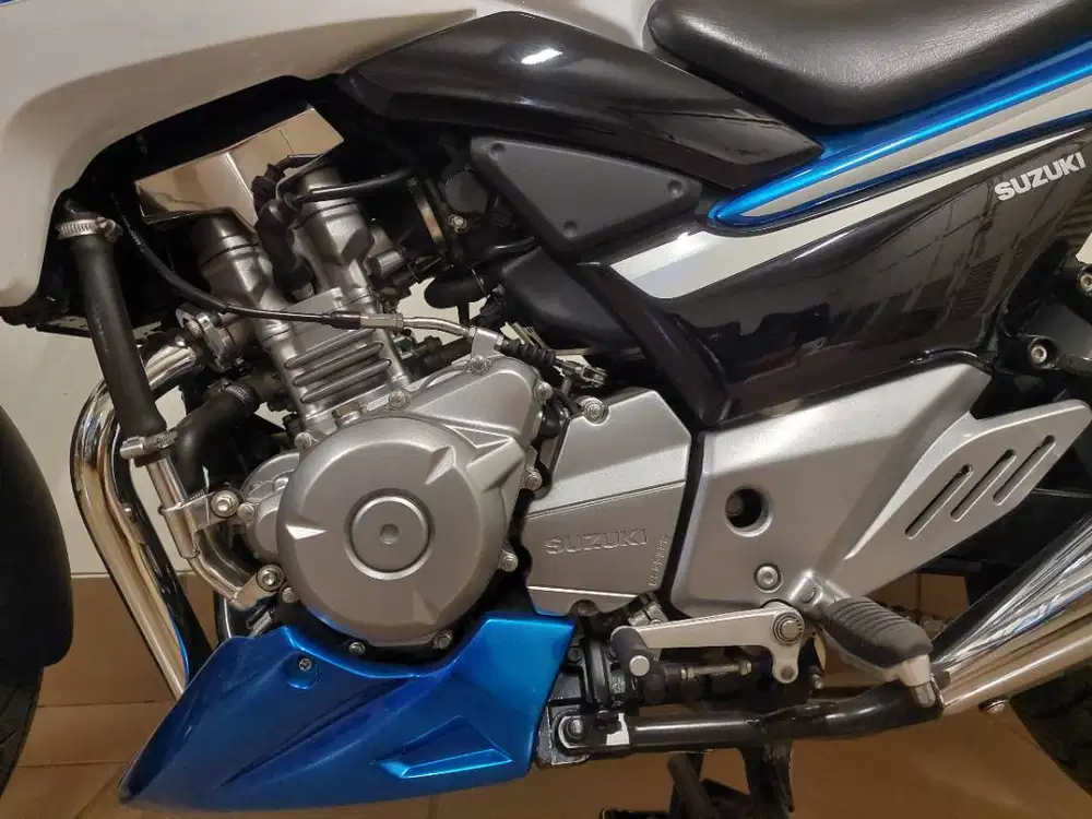 Suzuki Inazuma GW 250 Biru Putih Low KM
