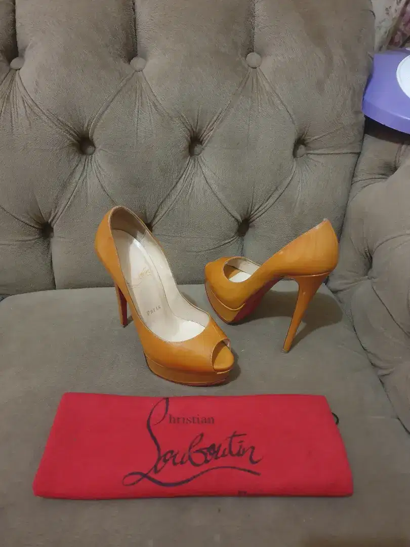 Mulus .authentic sepatu wanita christian louboutin size 36