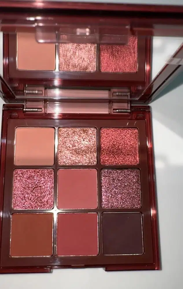 Eyeshadow merek Huda Beauty