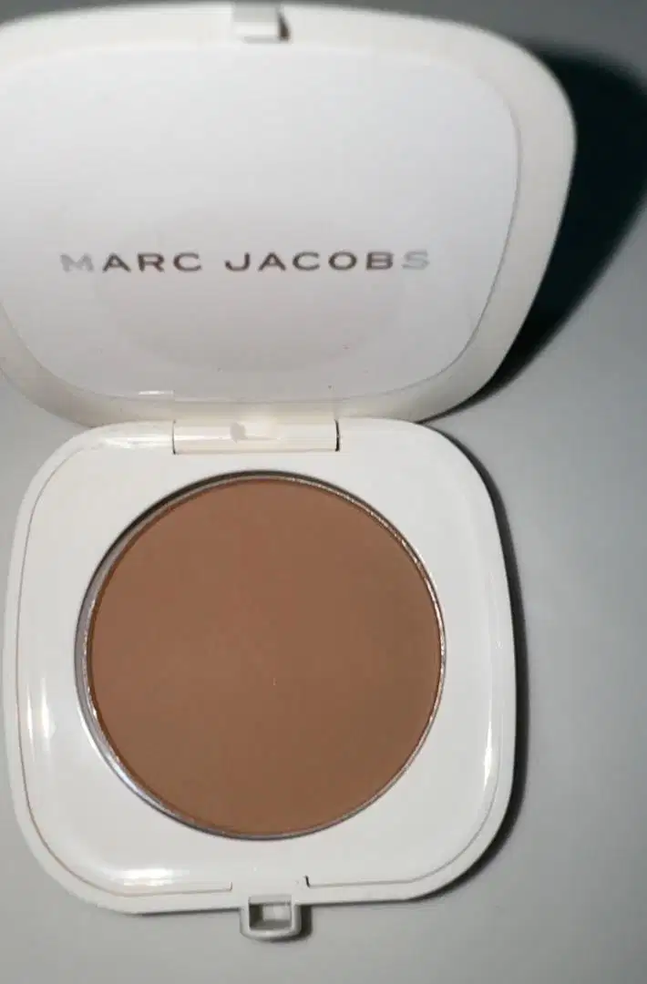 Mini Bronzer merek Marc Jacob