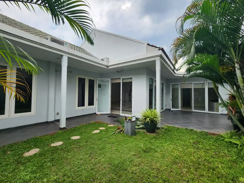 Rumah Lama Cocok Untuk Usaha Di Cikini, Menteng, Jakarta Pusat.