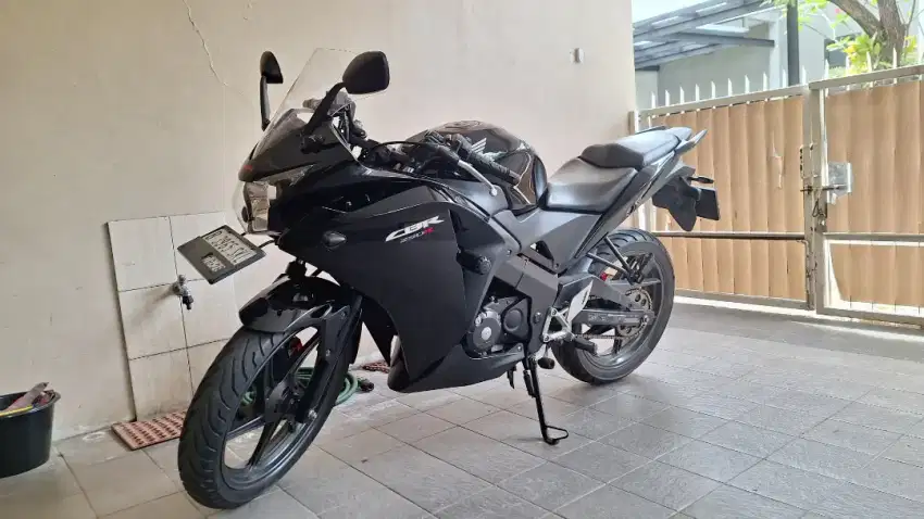 Honda CBR 150R FI (2013)