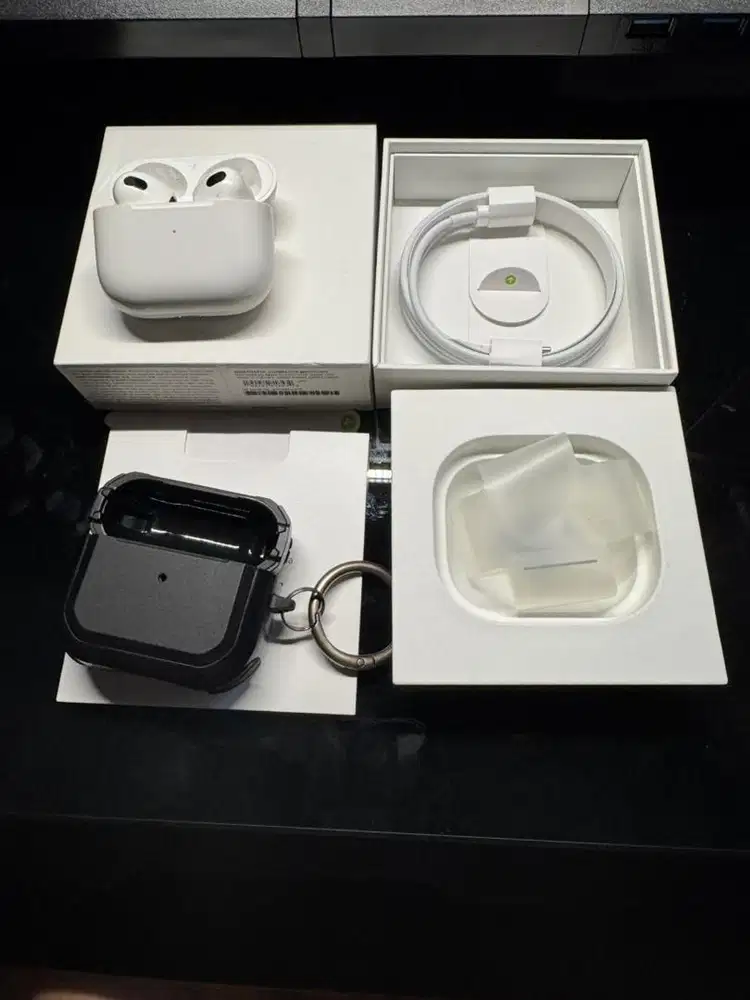 Airpods Gen 3 Magsafe charging case