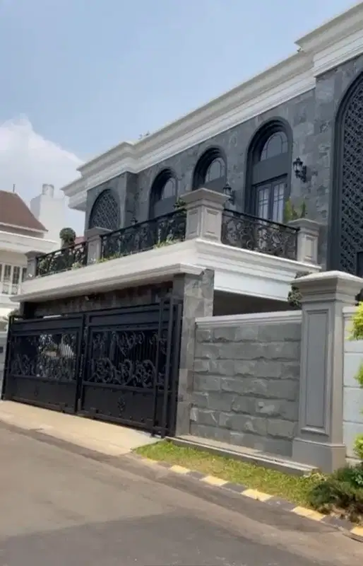 DIJUAL RUMAH MEWAH WITH SWIMMING POOL DI CITRAGRAN CIBUBUR