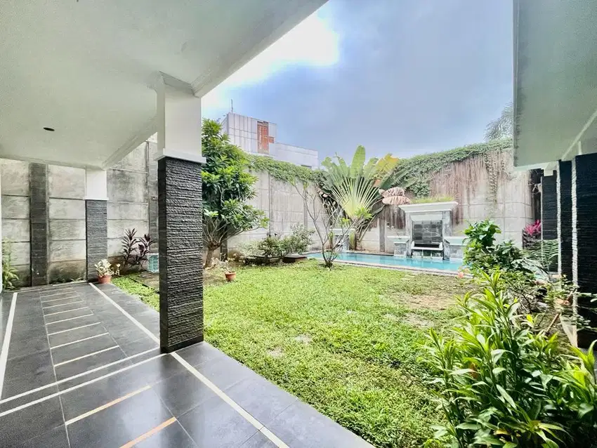 RUMAH MEWAH ADA SWIM POOL DI JL MENDUT MENTENG JAKPUS