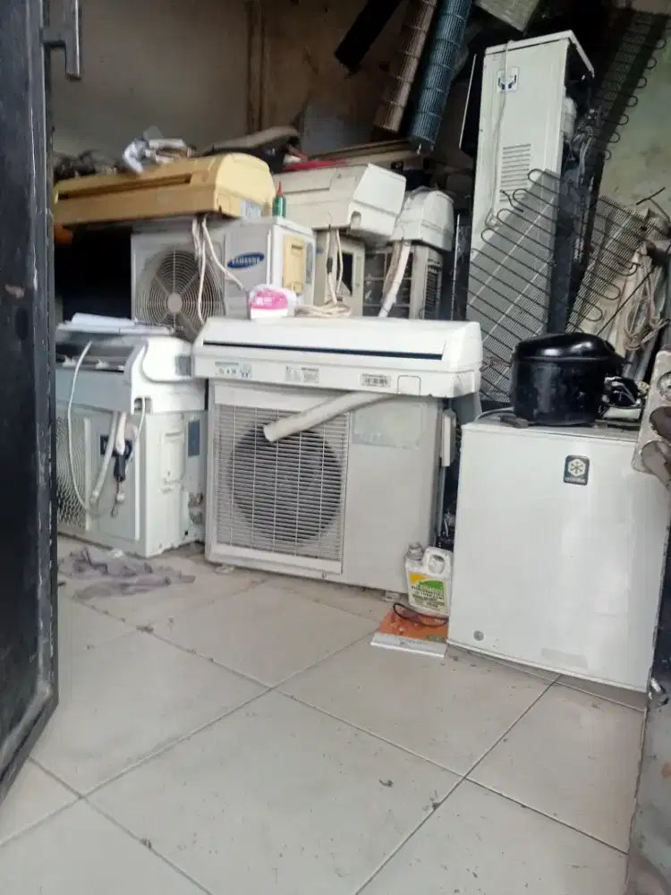 Menerima jual beli barang bekas rongsokan  besi dn elektonik