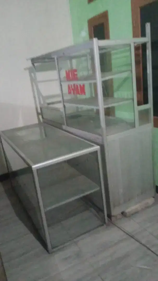 Etalase usaha makanan (mie ayam dll)