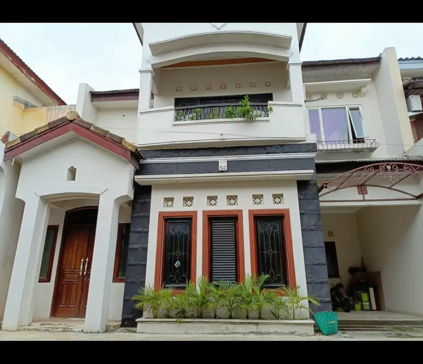 Rumah cakep utara Alana - dkt exit tol Klodran