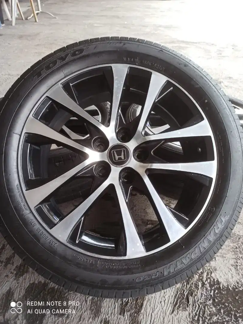 Velg OEM R18 Plus Ban Toyo Tranpath