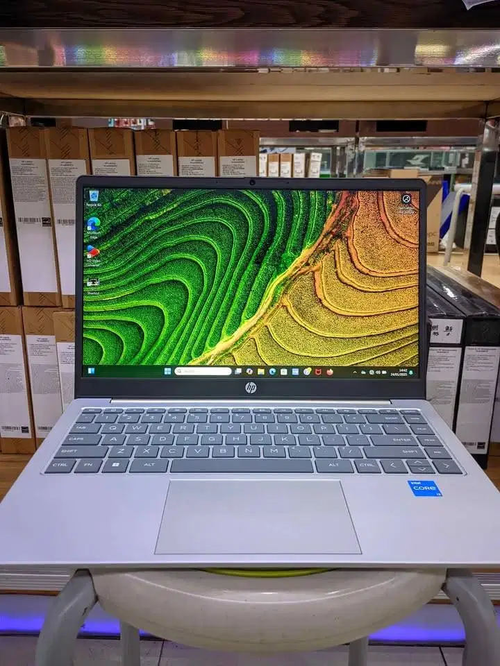 Laptop HP14 ep0260TU i3-1315U 8GB/512GB/Windows 11/OHS 2024/Garansi 2