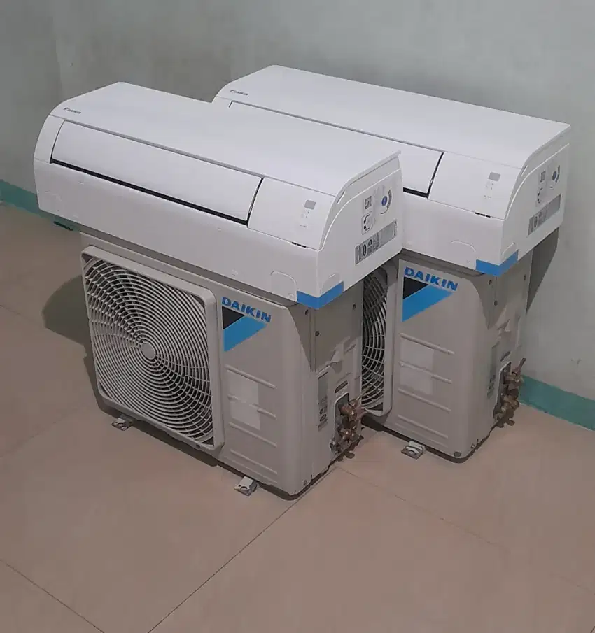 Jual ac daikin 1/2 pk R32 terbaru 8 bln pkek mulus ori ful ada 2 unit