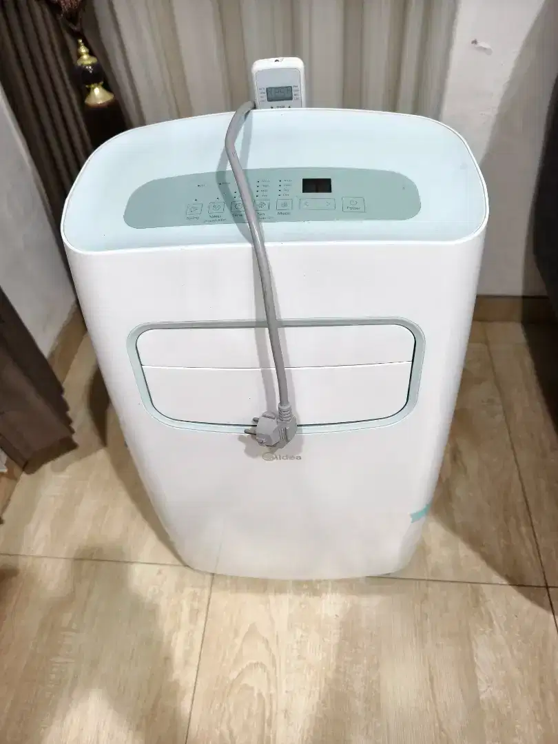 AC Portabel Midea 1pk, Mulus, no minus, seperti baru