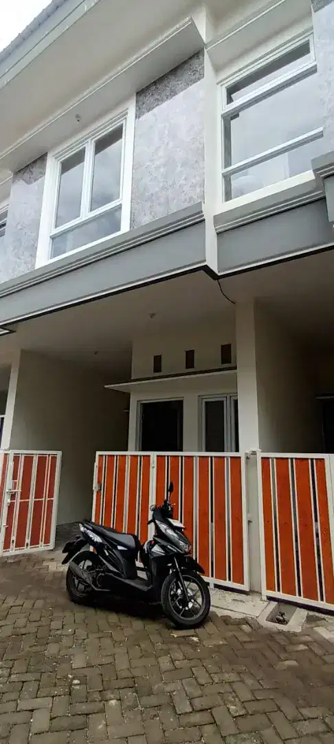 Dijual rumah baru ploso timur dekat galaxy mal kaza plaza