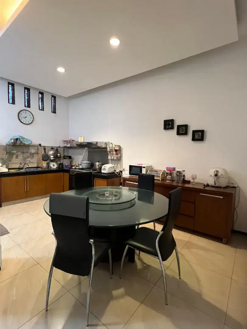 Rumah terawat rapi fully furnished