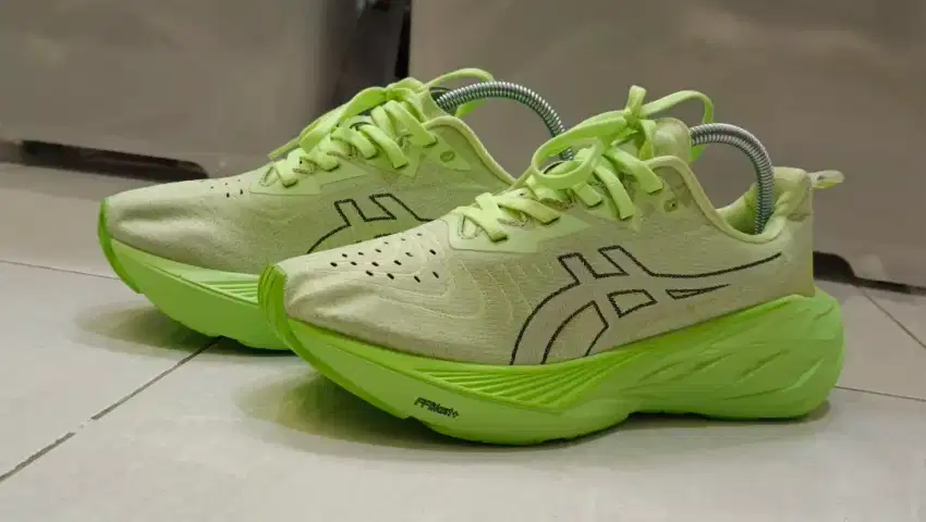 Sepatu Running ASICS Novablast 4 Size 421,5