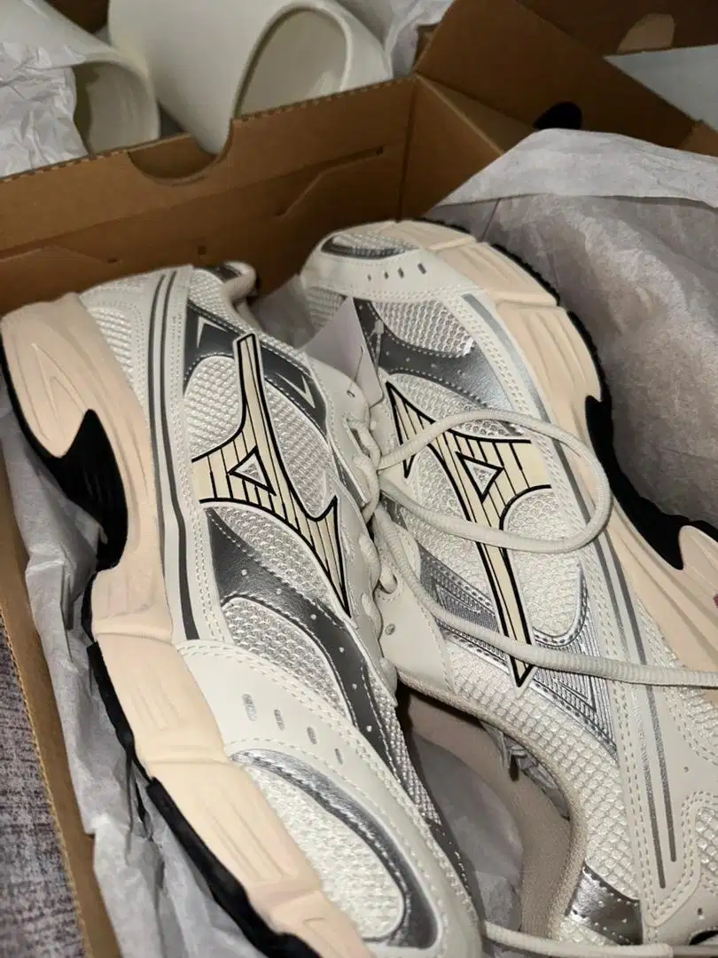 SEPATU MIZUNO NEW