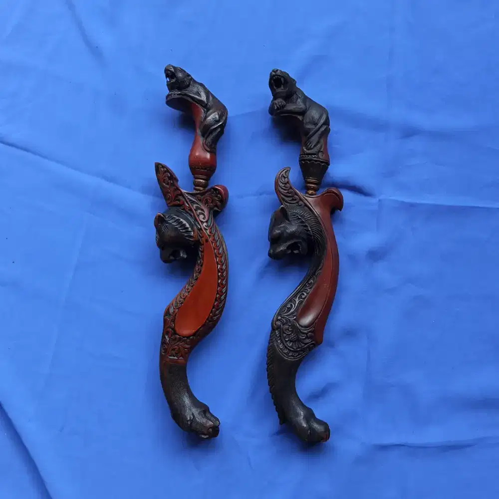 Sepasang pusaka kujang