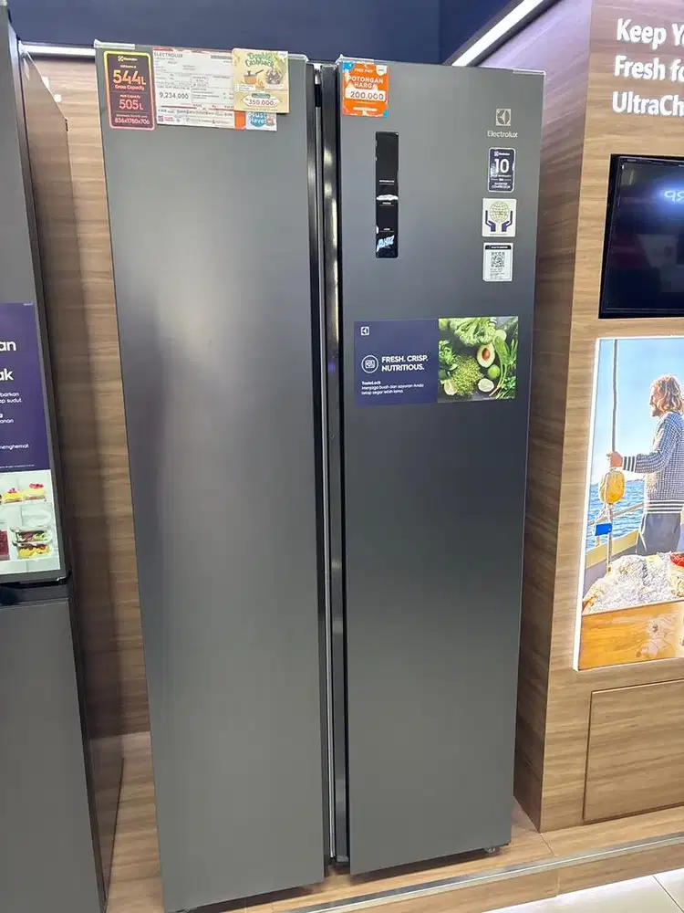 Lemari es Side by side Elektrolux 528L bisa dicicil