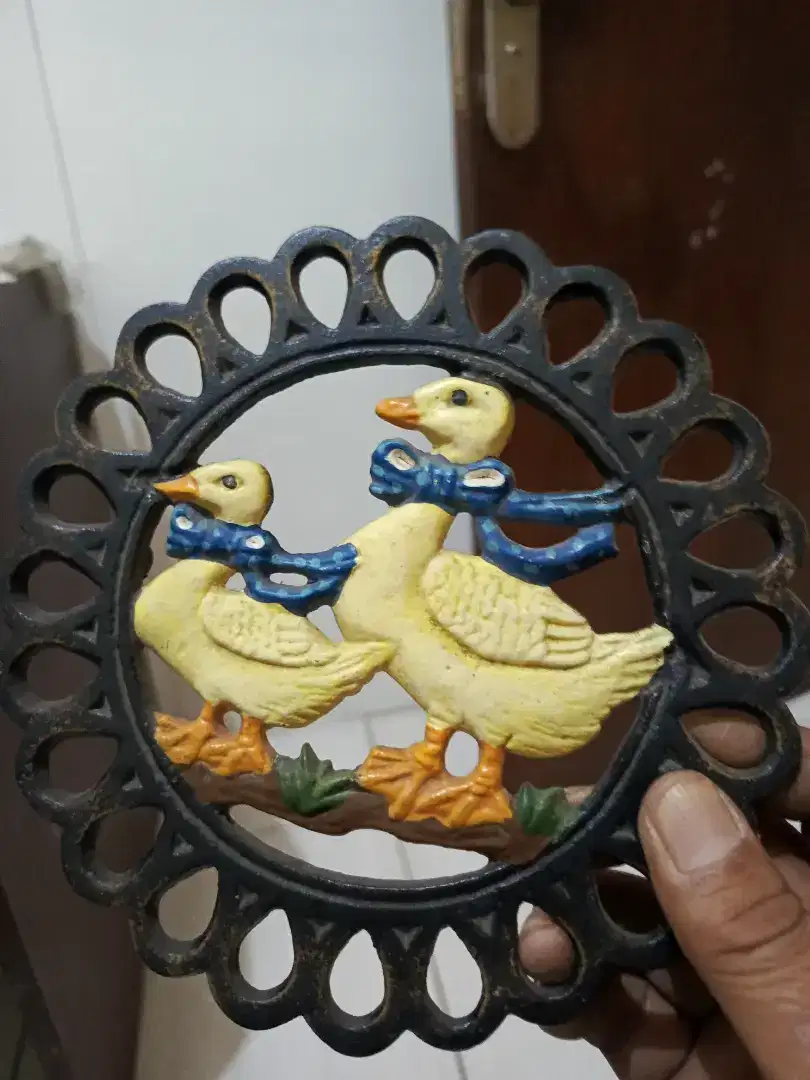 Tatakan besi setriks
